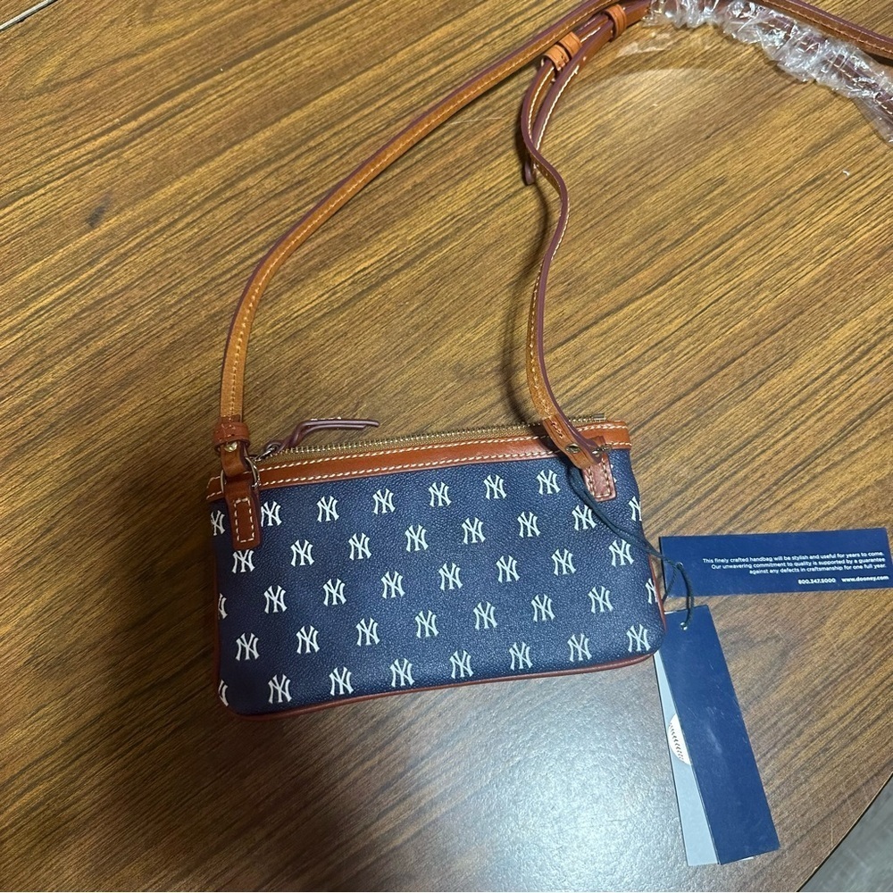 Dooney & Bourke MLB New York Yankees Large Slim Crossbody - Yankees - Picture 9 of 10